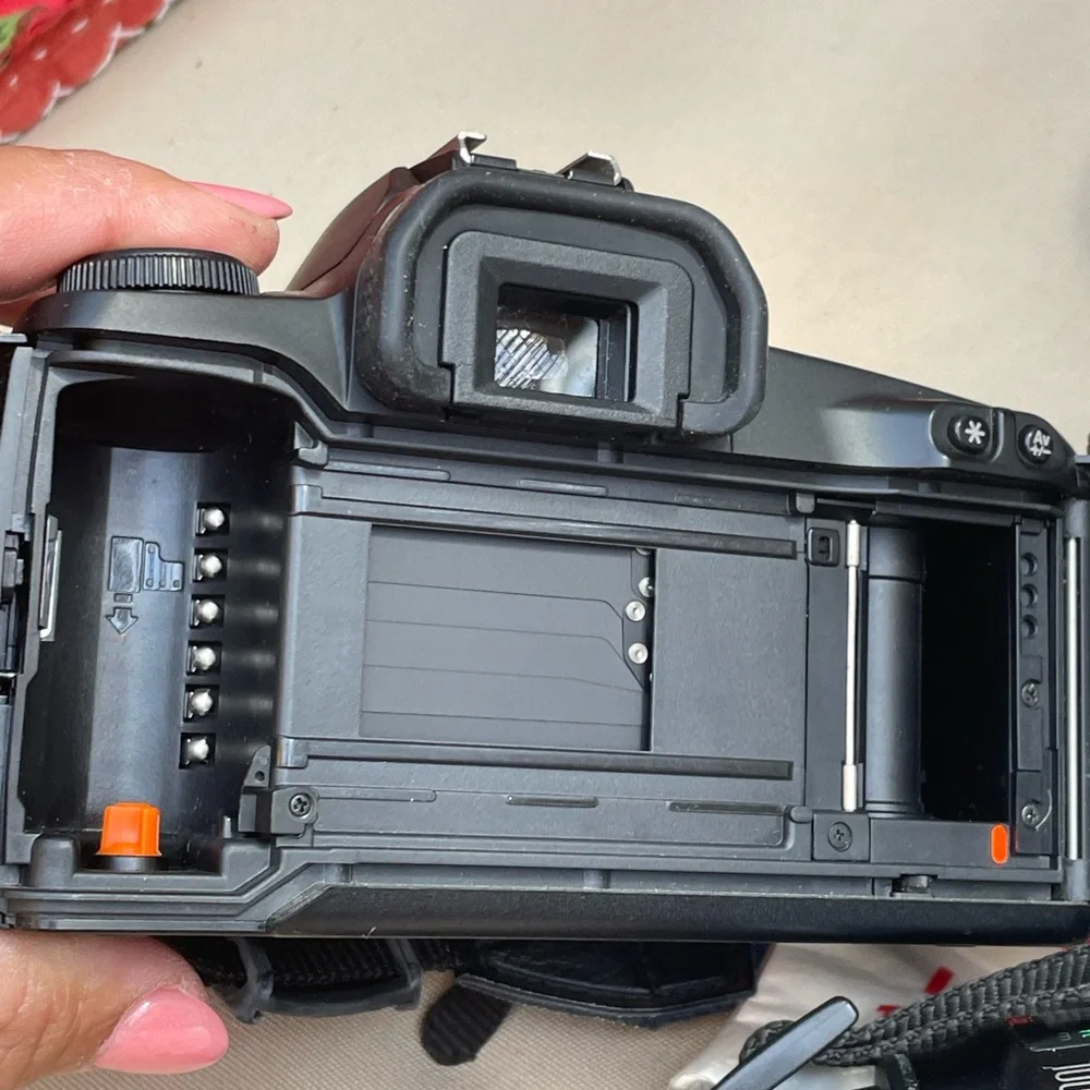 Canon Eos rebel filmed camera with 2 lenses and bag